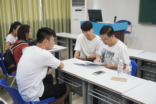为了让项目更进一步,牛晋老师就还战略计划,市场营销板块提出修改意见