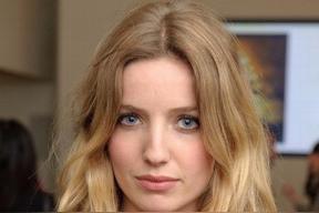 安娜贝拉·沃丽丝