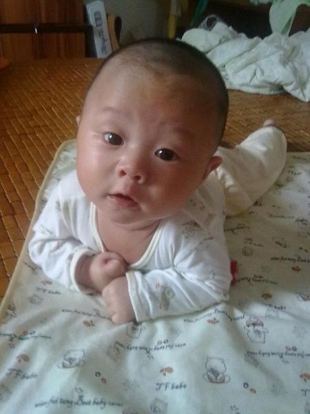 一个月的宝宝不会抬头怎么办