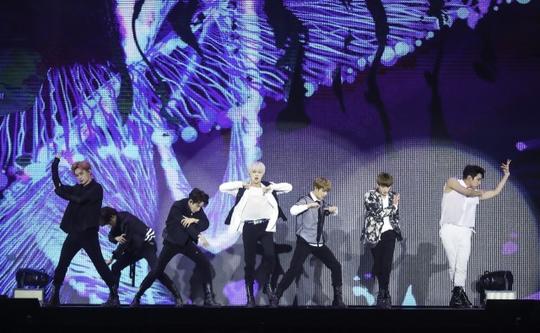 威神v“wayv-beyondthevision”线上演唱会海报插图1
