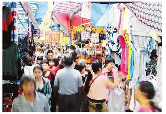 会场内人流涌动