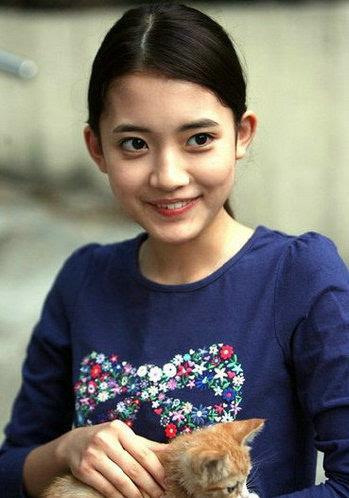 《美妙人生》的小妹妹馨菲长大了16岁的她美爆了!
