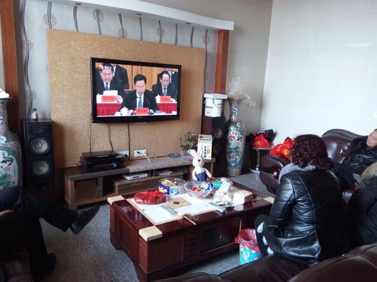 涌兴村组织观看泰州创业富民动员大会现场直播