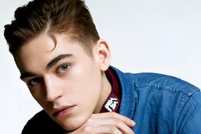 赫洛·费因斯-提芬