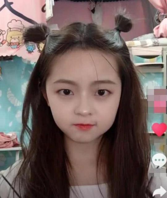 抖音“最美婴儿肥”女神走红，关掉美颜后，网友:情敌们拔刀吧