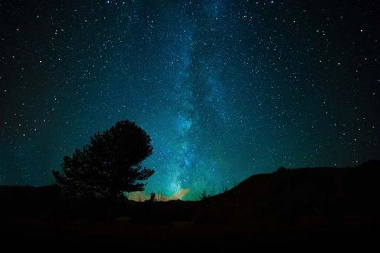 唯美夜晚星空景色高清图片-素材中国16素材网
