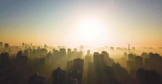 清晨穿透上海的阳光_2560x1350_高清视频素材下载(:)