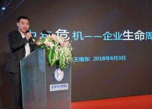 当保安期间遇到贵人，两次创业终于成功，凭借锂电池设备赚75亿