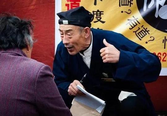 农村的大仙你信吗?外地前来算命的人络绎不绝，有科学根据么?
