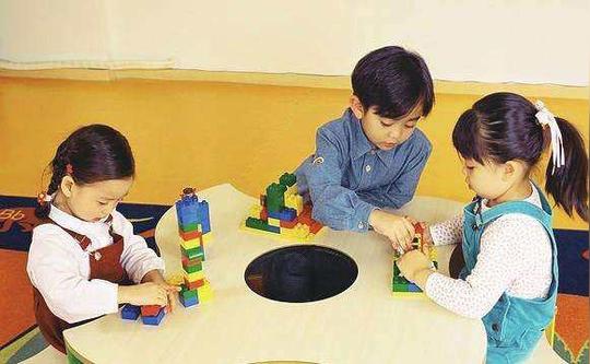 孩子不愿参加幼儿园活动，别总怪老师，还有可能是这些原因!