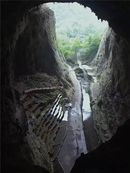 探秘重庆十大恐怖洞穴!吓不死你