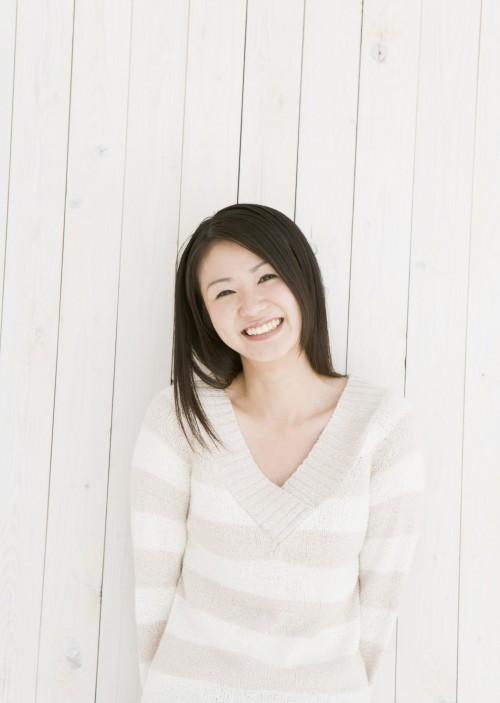 女孩灿烂的笑容图片