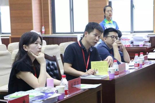 天使百人会高校投资委员会主任周洛宏等30余位中国"互联网+"大学生