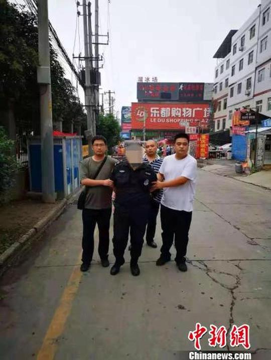 保安假冒警察征婚诈骗3万民警"应聘"保安将其抓获