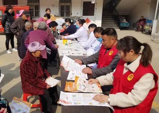 志愿服务主要面向小区困难家庭和老年公寓的五保老人们,内容涵盖健康