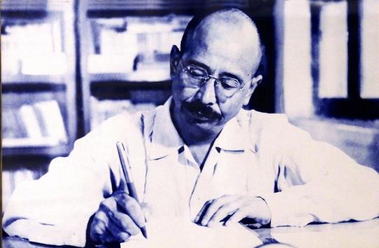 柳青在长安县黄甫村家中写作(内).jpg