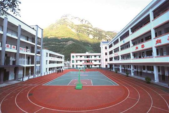 巫山县当阳小学:当阳好景君须记深山最美是校园