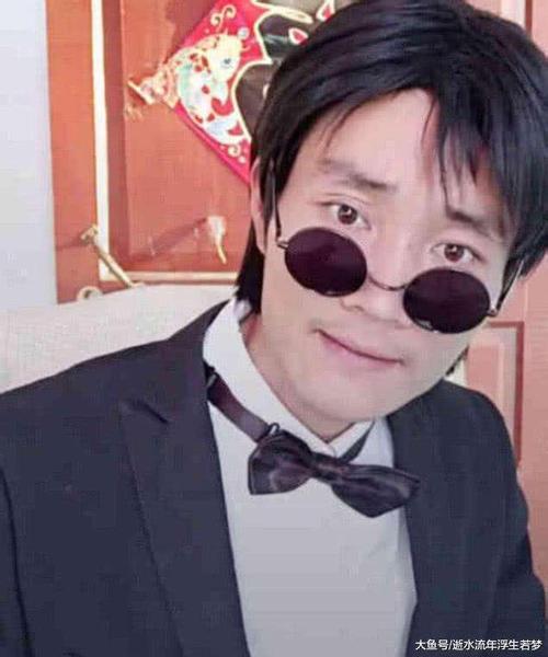 抖音现高配"周星驰",摘下眼镜的那一刻,数万网友泪目