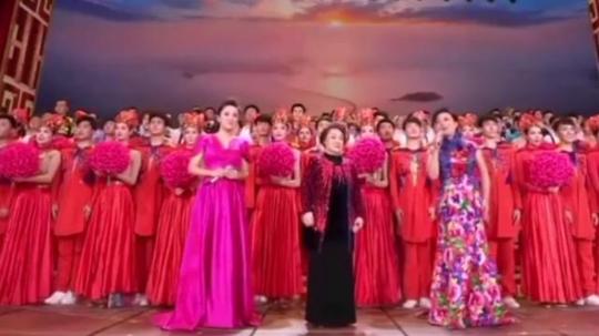 宋祖英/郭兰英分别演唱经典红歌《我的祖国》