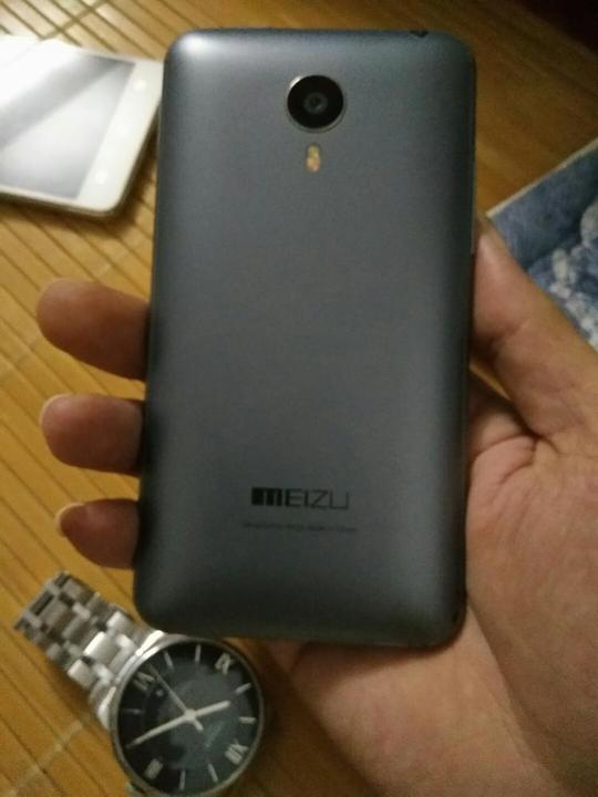 灰色16g手机一切正常,有时能读卡有时不能,本人不懂手机,不知为什么