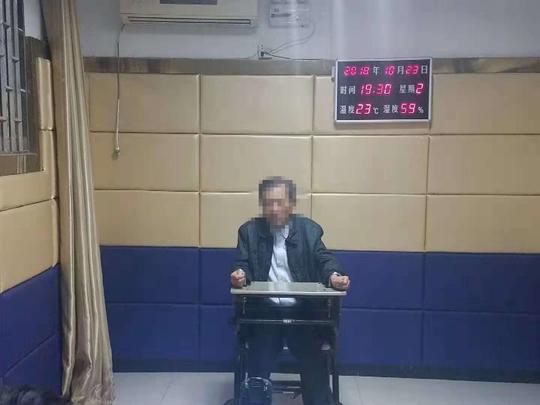 湖北大冶:男子空手套白狼刻假章借走老妪十万元