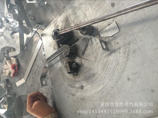 厂家生产直销龙胜桥架吊码b型线槽吊码制作过程