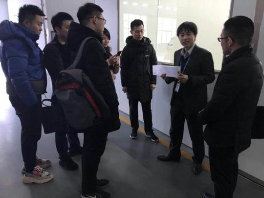 大家听取了留英学生陈冉回宣创业项目介绍,他在宁国创办了主营自动化