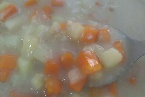 红薯和山药和胡萝卜能和小米麦片在一起煮汤吗