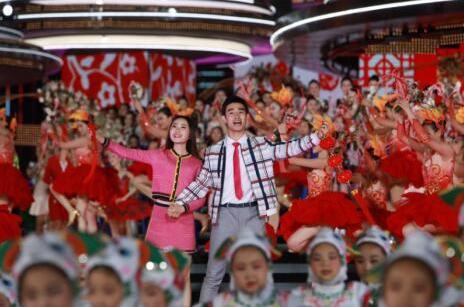 音乐剧《深南大道》团队登上深圳春晚化身花仙子邀你来过年