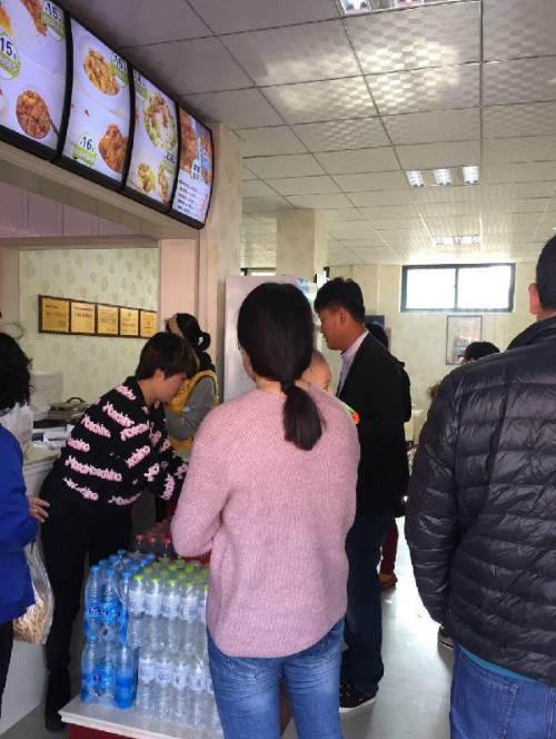 张成荣香辣鸡架饭大学城创业帮扶100名额60万现金