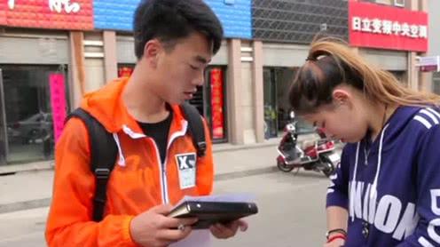 "聋哑人乞讨"骗术,小伙动用一招就识破,这骗子也太能装了