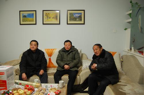 副县长高勇,政协副主席周基潮在老领导胡继银家慰问走访-县领导走
