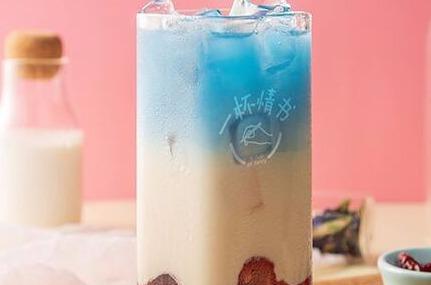 现在饮品店生意挣钱吗加盟一杯情书好不好
