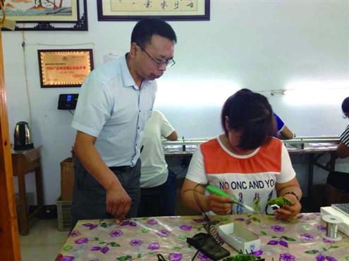 用qq群创业的农民工