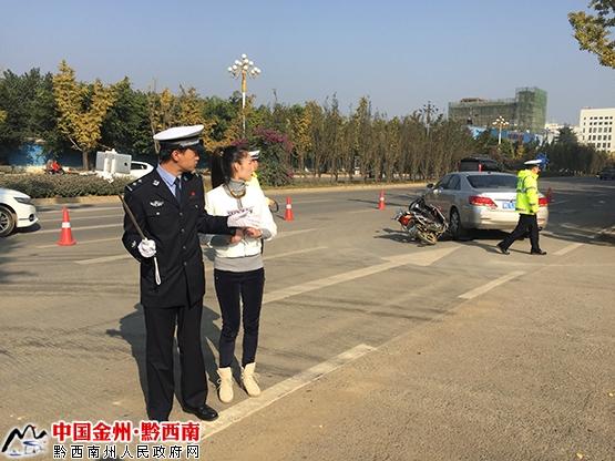 在冬季雪天行车路面会有不少前车行驶的轨迹最好