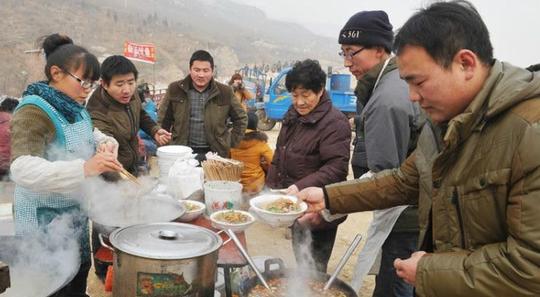 90后农村大学生放弃保研卖小吃,一年纯收入超十万