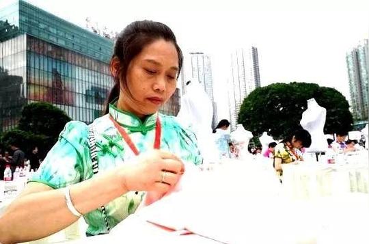 创业创新展风采旗袍大赛勇争先