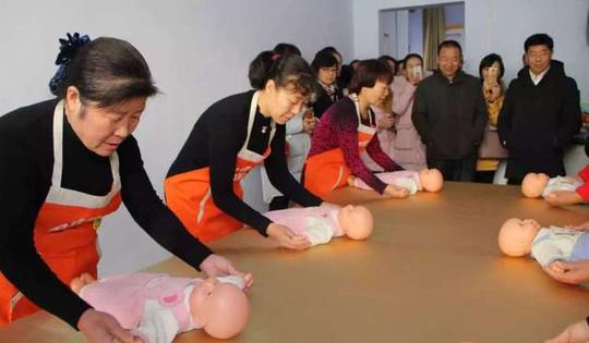 灵宝市妇联主席李宝丽,三门峡市"巧媳妇"创业就业工程示范基地代表