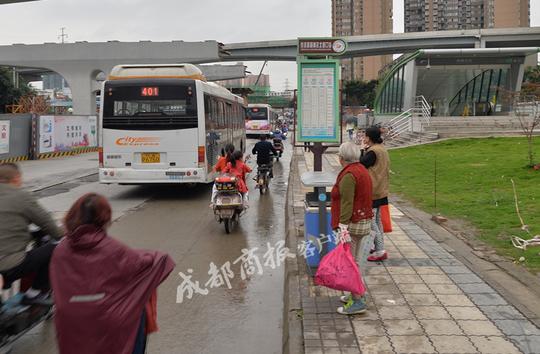 成都公交计划明年引入二维码支付坐车不用带零钱了