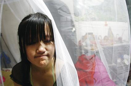 七旬老父打零工为养女治病懂事外孙女只吃泡面