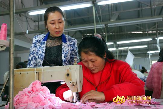 宜宾江安:打工妹回乡创业为留守妇女谋出路四川新闻