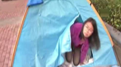 曾经年薪几十万现在流落街头高学历夫妻创业失败一家三口住帐篷