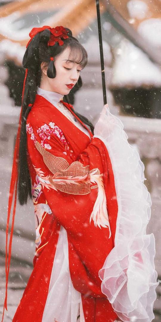 古风美女写真红裙下雪