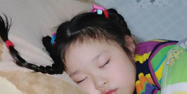 孩子睡觉开夜灯会性早熟