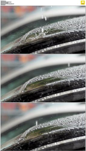 雨滴落在玻璃上实拍视频素材
