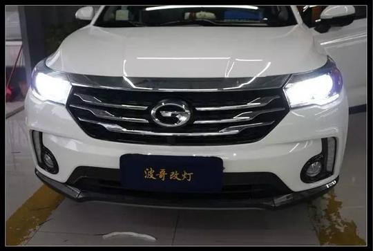 来看,加装七彩恶魔眼的传祺gs4!