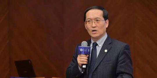 经济新走向下如何寻求投资和创业?_吕长江