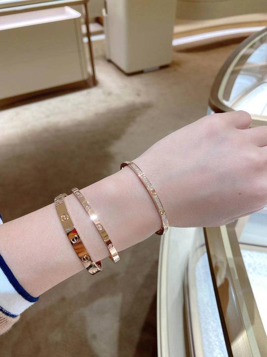 cartier/卡地亚经典love窄版无钻宽版18k玫瑰金手镯女情侣