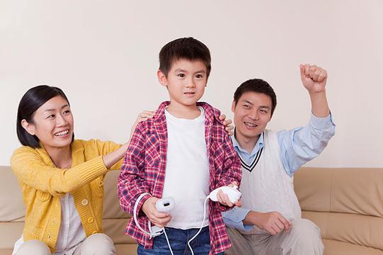看电视的幸福家庭_图片大全—全景创意图库（quanjing.com）中国领先的正版图片视频素材网站