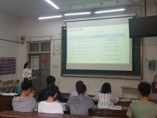 一号教学楼一阶召开了2018-2019学年大学生创业教育园创业项目答辩会.